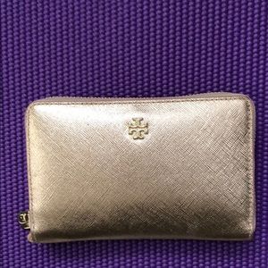 Tory Burch wallet in rose gold